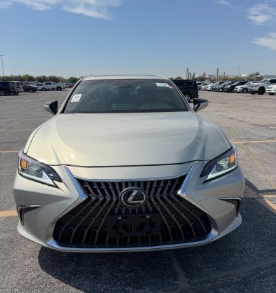 Foreign used This 2023 LEXUS ES350 PREMIUM