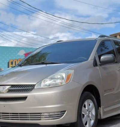 2005 Toyota Sienna LE 7-Passenger FWD