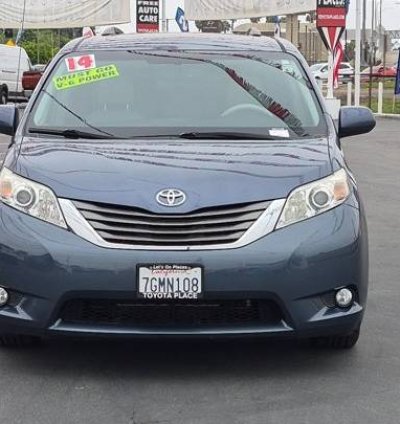 2014 Toyota Sienna XLE 8-Passenger FWD