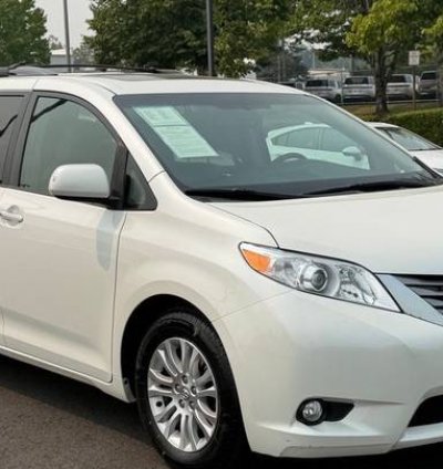2015 Toyota Sienna XLE 8-Passenger FWD