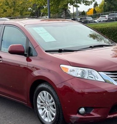 2016 Toyota Sienna XLE 8-Passenger FWD