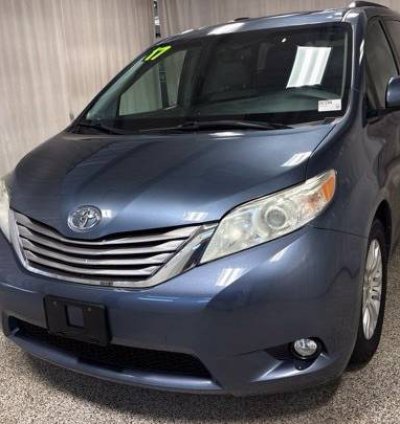 2017 Toyota Sienna XLE Auto Access Seat 7-Passenger FWD
